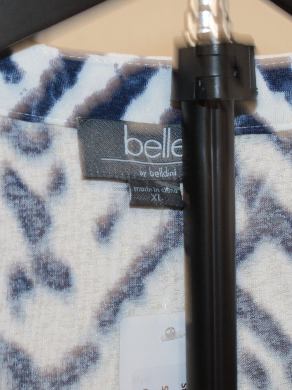 NWT Belle by Belldini XL Blue White Geo Button Top - Picture 4 of 6